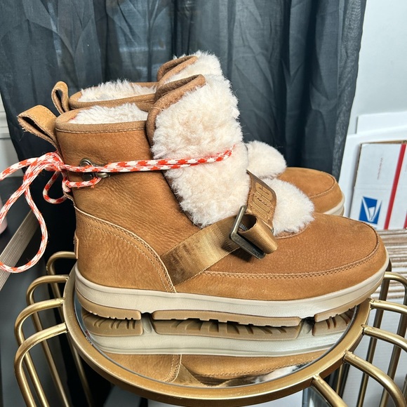 UGG Classic Weather Hikers - Picture 4 of 7